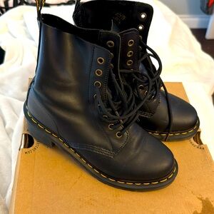 Dr.Martens Clemency boots